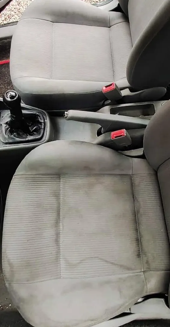 Stan przed praniem: Pranie tapicerki samochodowej